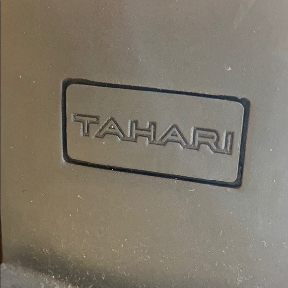 Tahari Children’s boots - Picture 3 of 3